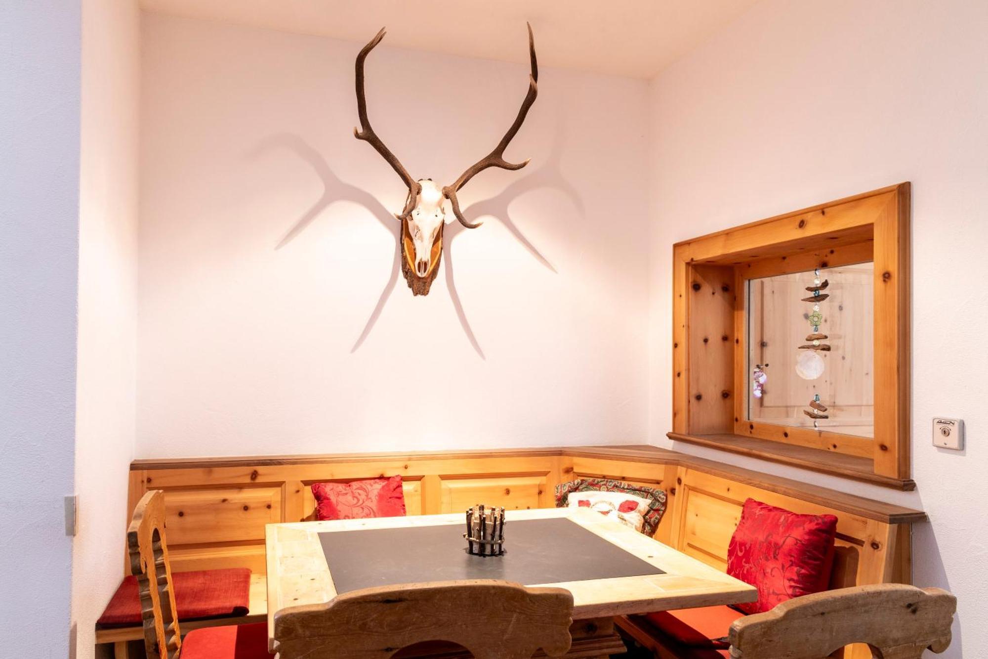 Hotel Chesa Grischa Sils Baselgia Екстер'єр фото